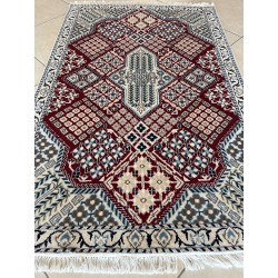 Tappeto Persiano Nain 9L "Geometrico" – 138x90 cm – Lana e Seta, Rosso Rubino e Panna