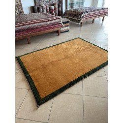Tappeto Persiano Gabbeh Moderno Persiano – Giallo Ocra / Senape e Bordo Verde Scuro – 206 x 148 cm – Nuovo